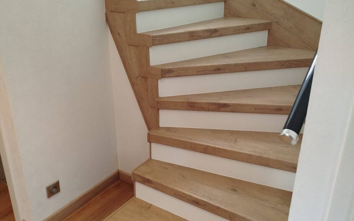 Comment l’encollage complet permet d&rsquo;insonoriser un escalier en bois ? Wittenheim