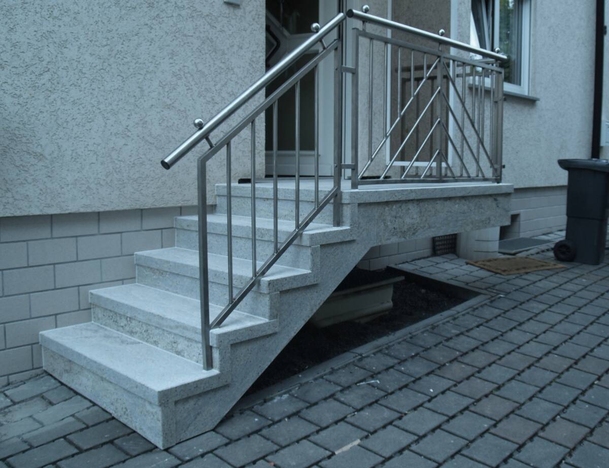 2 | Ets CasaFloor France Comment entretenir des escaliers extérieurs en granit pour qu’ils restent comme neufs ? Strasbourg