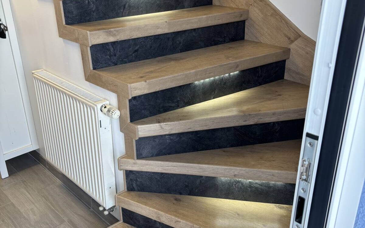 Comment choisir la couleur et le motif de votre revêtement stratifié pour un escalier intérieur moderne ? Sélestat