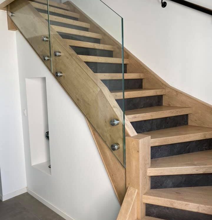 GC FULL VERRE 720X750 | Ets CasaFloor France Rénovation d’escalier intérieur : comment intégrer des marches au décor bois, béton ciré ou ardoise ? Lingolsheim