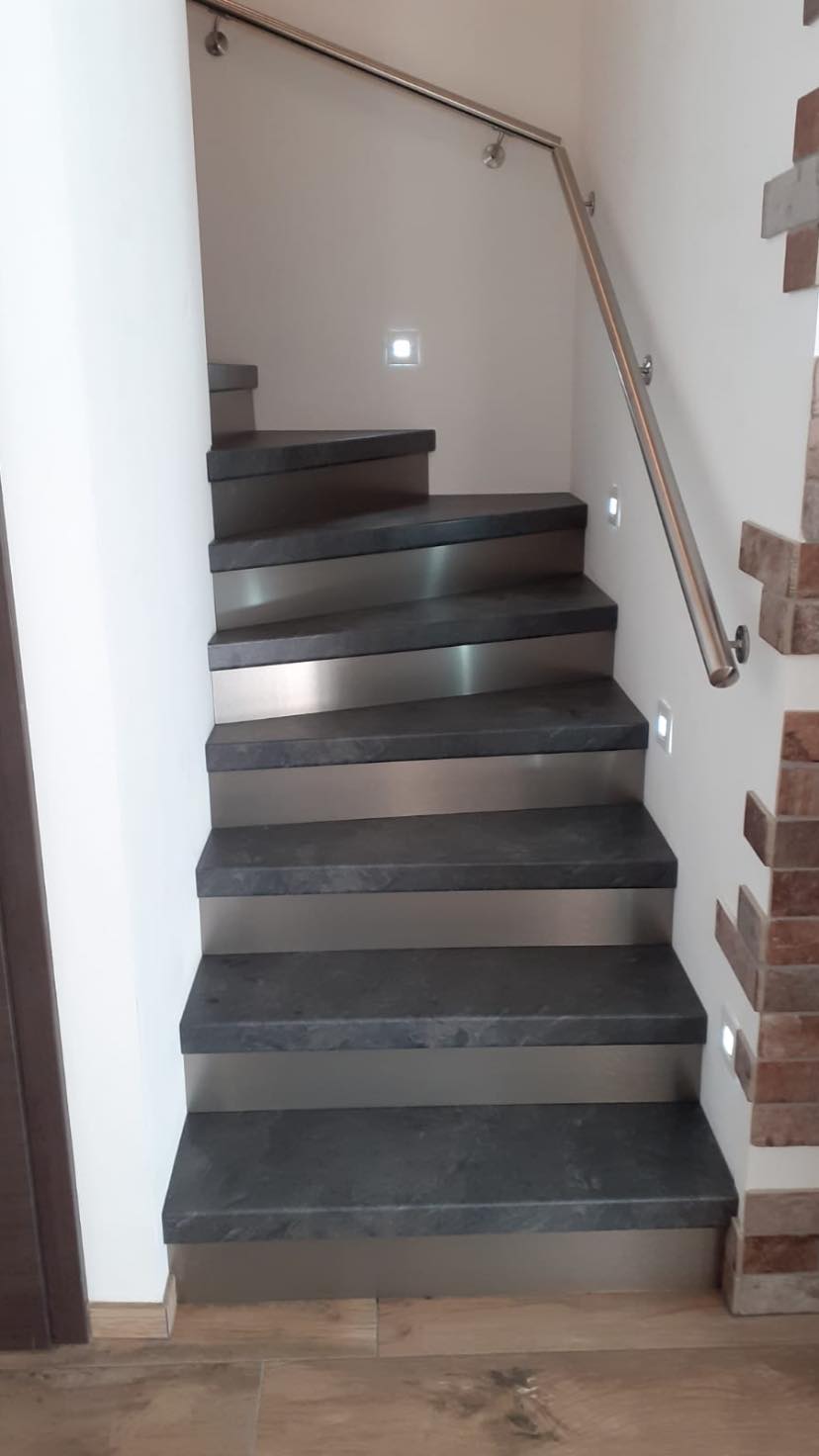 Escaliers intérieurs revêtement stratifié HPL by PFEFEN Saint-Louis 1