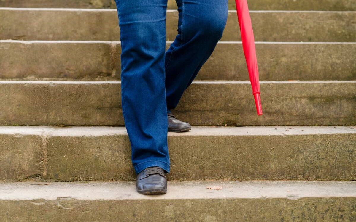 Recouvrement d&rsquo;un escalier ext&eacute;rieur : comment conserver la pente d&rsquo;&eacute;coulement de l&rsquo;eau ? S&eacute;lestat